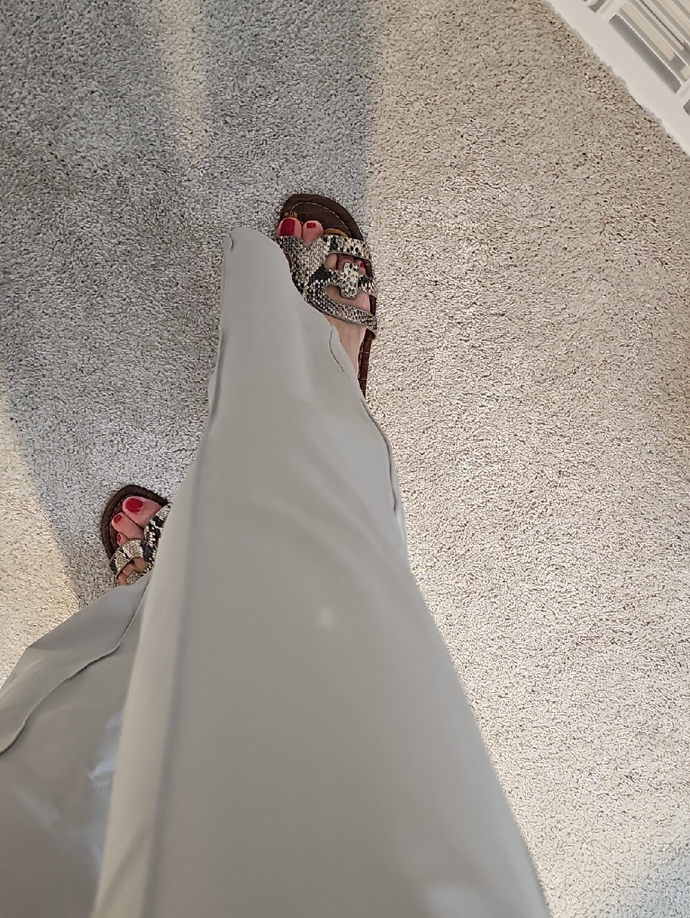 Vuori Meta Wide Pants in Light Tan - Picture 4 of 6